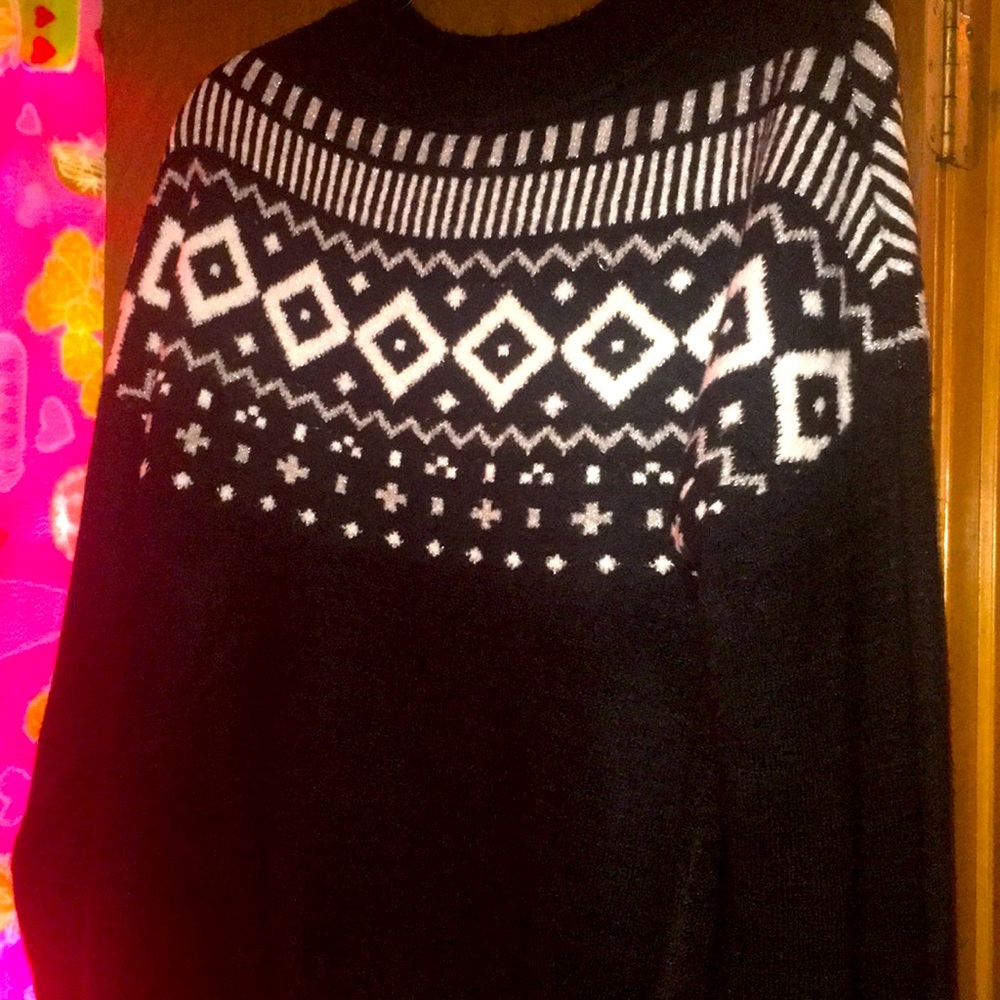 2x Sweater